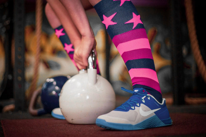 ELEVEN SPORTSWEAR STARS Long compression socks - pink